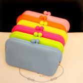 Bolsa pequena de mão de borracha neon
