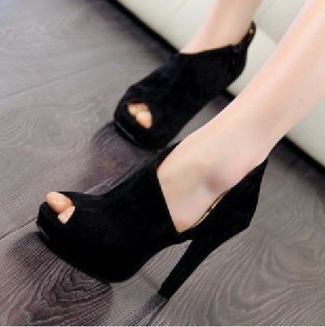Sapato de salto preto